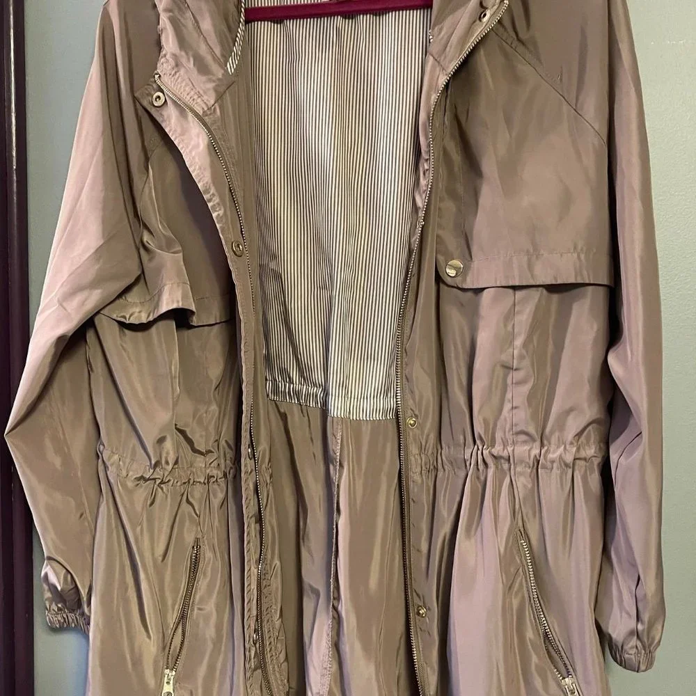 Everyday lightweight hooded jacket - Picture 3 of 5